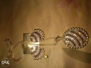 Necklace set with earings want to sell genuine