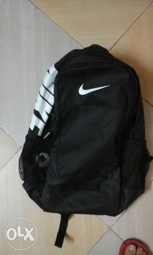 Nike bag new condition 5months old Limited