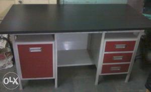 Office table with novapan top