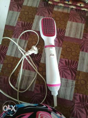 Phillips air styler is in very good condition.