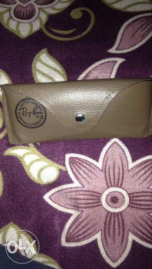 Ray ban original gogals which is 2 month used