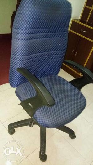 Rotating chairs.. 2 Nos 500 each