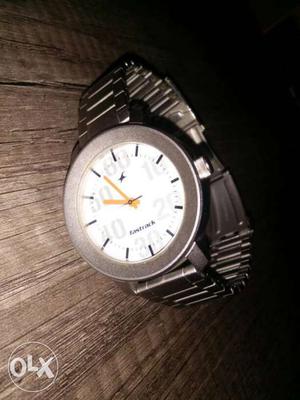 Round Silver And White Minimalist Watch With Link Band