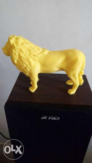 Showpiece lion with different colours also