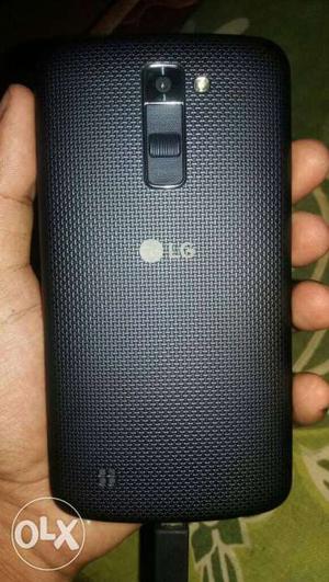 Lg k10 with cherger no complain look like new..