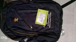 New college r laptop bag with three jips