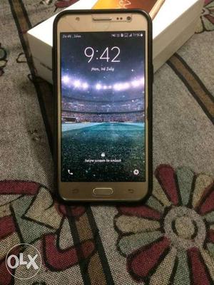 Samsung j7 its one hand use phone no eny problm 1
