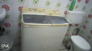 A good condition Samsung washing machine 6.5 kg.