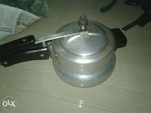 5 litres cooker and single stove chulha (gas) in