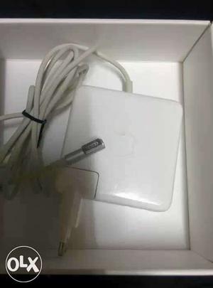 Apple laptop Macbook charger original used in excellent