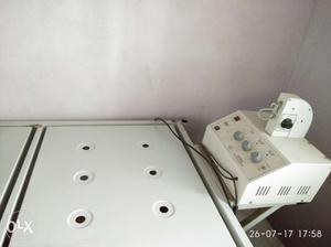 Electronic traction machine with table