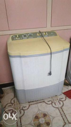 Gas stove and washing machine in working condition