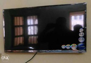 Lloyd 32 inch led tv with 2.6 years complete