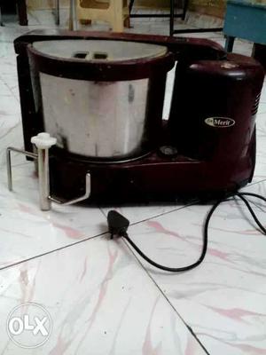 Metrit grinder good condition and chapati atta