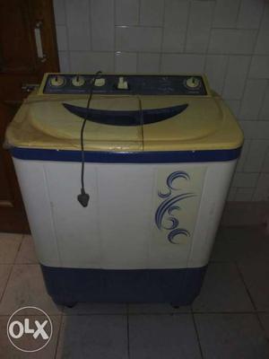 White And Blue Twin Tub Washing Machine 7.2 kg