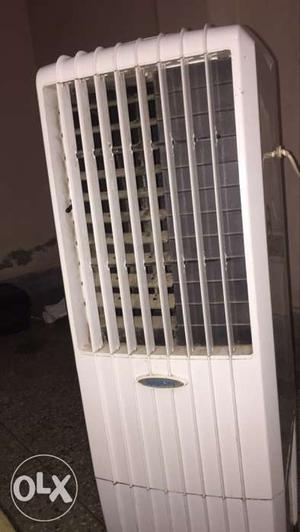White Floor-type Air Conditioner
