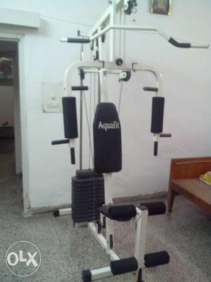 Black And White Aquafit Lat Pulldown