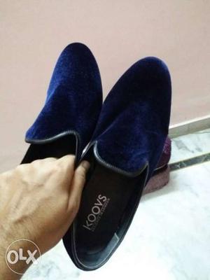 Gents blue velvet shoes.size 8.price negotiable