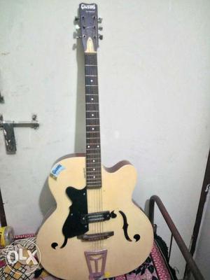 Givson acoustic guitar in working condition