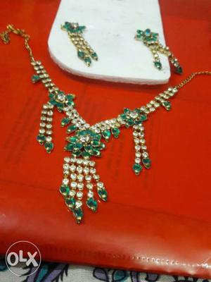 Green Diamonds Necklace And Earrings Set