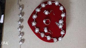Pearl necklace set(New one)