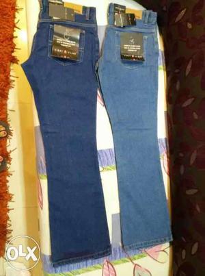 Set of 2 ladies jeans.. Brand new... Size 32.. Comfort fit