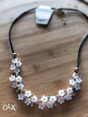 White And Black Floral Necklace