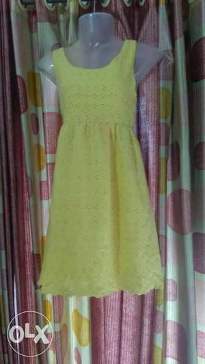 Women's Yellow Scoop-neck Sleeveless Dress
