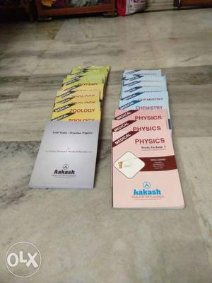 1 yr old latest neet aiims pattern aakash cls  books