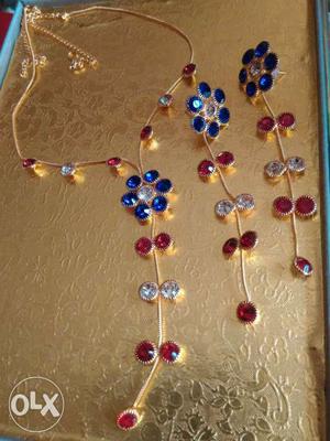 Blue And Red Beaded Floral Gold Necklace