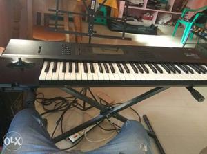 Korg O1w fd for sale in good condition board and
