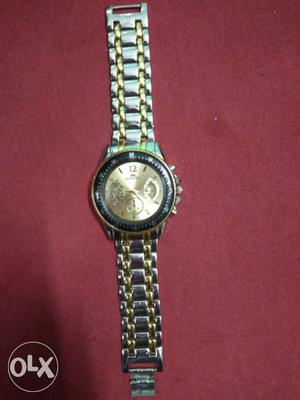 Round Black Bezel Chronograph Watch With Link Bracelet