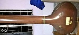 Tanpura made by Naskar, old but in good condition.