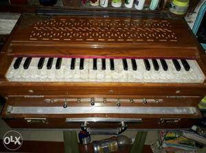This harmonium is in very good condition only 2 year old