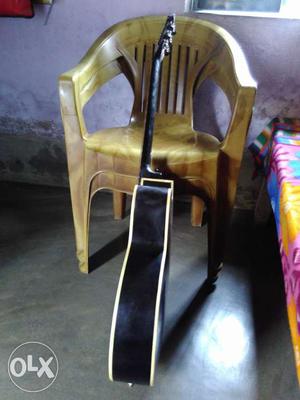 Yemaha acoustic guitar in good condition