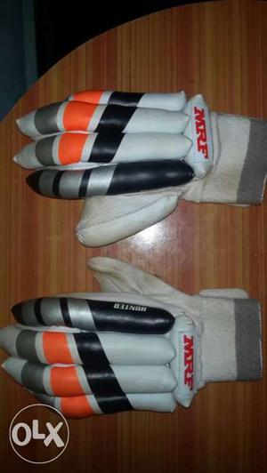 2 moths used mrf cricket gloves in gud condition
