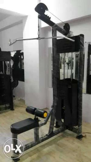 Black And Gray Lateral Pull Down Machine