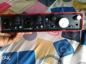 Focusrite scarlett 2i4 6 months old with bill and box