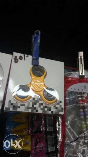 Hii! I want to sell my yellow three Blade fidget spinner.