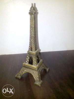 Mini Eiffel tower show pice
