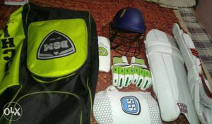 New ss cricket kit 1 months used +kit bag free