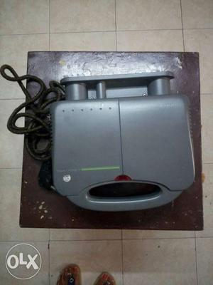 Selling my 2 years old sandwich maker