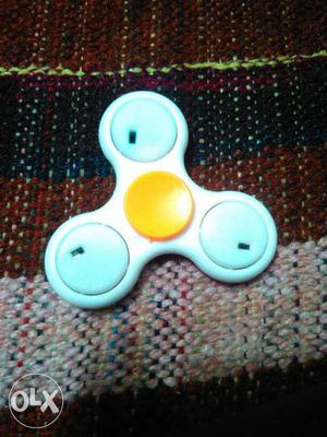 Teal 3-bladed Hand Spinner