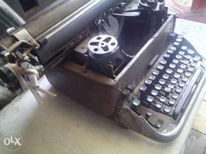 Typewriter In Good Condition very heavy made in