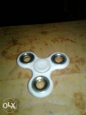 White And Silver Handspinner