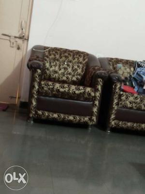 1yr old sofa in good condition 5 seater