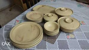 Elegant ceramic dinner set