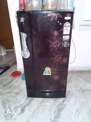 Godrej fridge only 1year old all papers okk nd