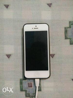 Iphone 5 (Back camera not working) good condition