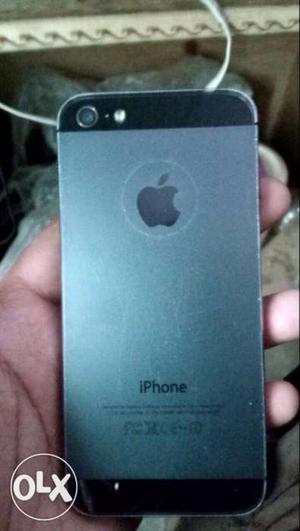 Iphone 5 Black and 16gb, 3 year old not a single